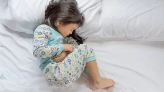 giảm đau bụng cho trẻ em tại nhà