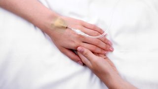 Vì sao cần truyền dịch cho bệnh nhân ung thư giai đoạn cuối?